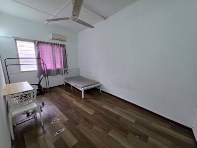 Room in Bandar Puteri Puchong, SGR
