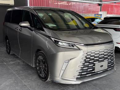 Lexus LM 500H EXECUTIVE in Old Klang Road, KUL