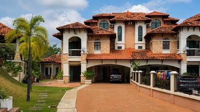 Semi-Detached House For Sale in Shah Alam,SGR