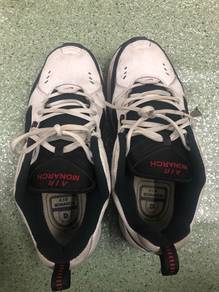 nike air monarch