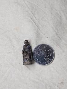 Lp buddha sitting on chair