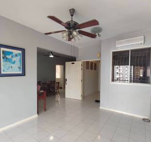 Condominium For Rent in Villa Emas