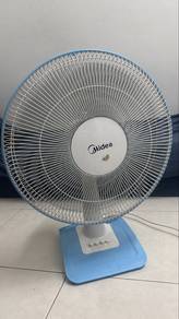 MIDEA table fan 16"
