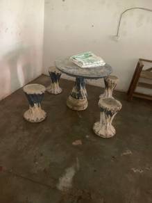 Kerusi meja batu