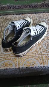 Kasut Converse untuk dijual