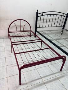katil single merah