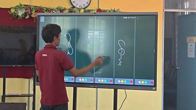 Interactive Smartboard 55 inch