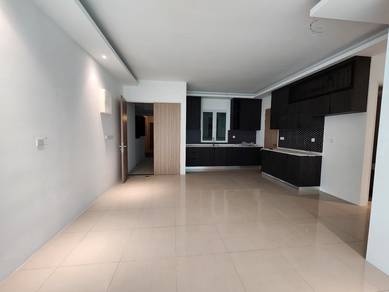 Condominium For Sale in Quay West Residence