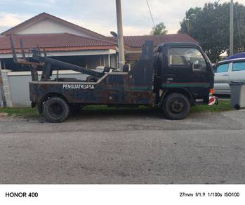 Towing tow truck Nissan ud yu41