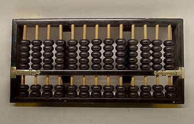 Vintage Abacus 
怀旧老算盘
