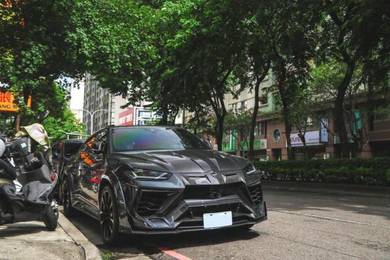 Lamborghini urus bodykit Mansory design urus kit