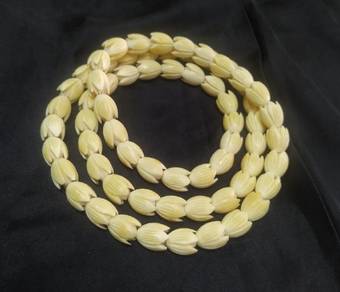 Vintage Celluloid Pikake Hawaiian Flower Bead Neck