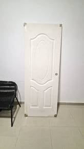 Pintu Kayu Tombol Kanan