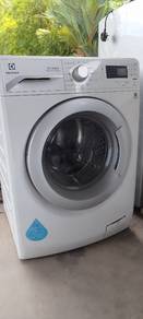 mesin basuh Electrolux 