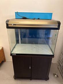 Aquarium fish tank with detachable bottom cabinet
