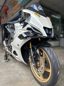 Yamaha R15