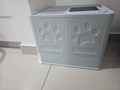 Enclosed stainless steel litter box.