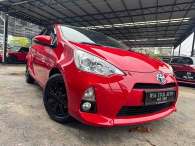 Toyota Prius c (HYBRID) in Kepong, KUL