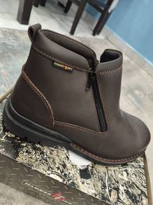 Safety boots 