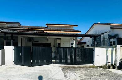 Semi-Detached House For Sale in Lunas,KDH