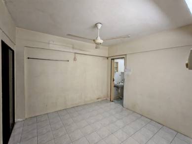 Condominium For Sale in Eastern Court