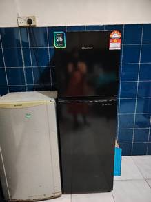 Peti Ice Warna hitam dua pintu. 