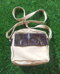 AIP An American In Paris Original sling bag 