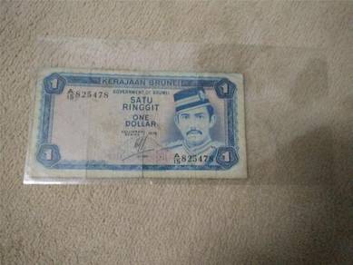 Brunei One Dollar Serial A/15 825478