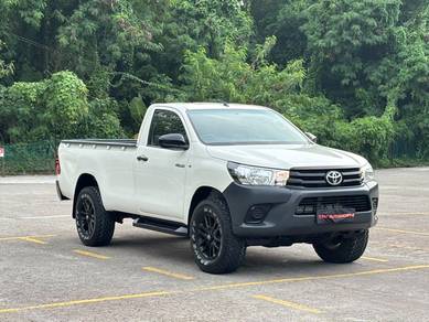 Toyota Hilux MT in Likas, SBH