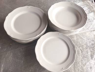 ARV 18-Piece Dinnerware Set – White