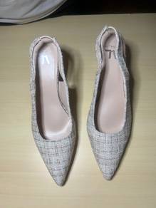 **Pre loved Nalisa short heels to letgo**