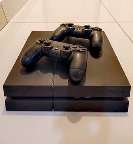 PlayStation - PS4 500GB with 7 CD games