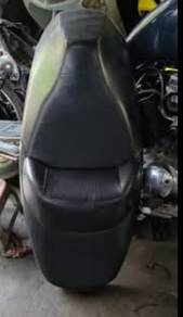 sym vts200 seat