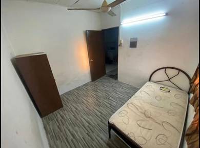 Room in Shah Alam, SGR