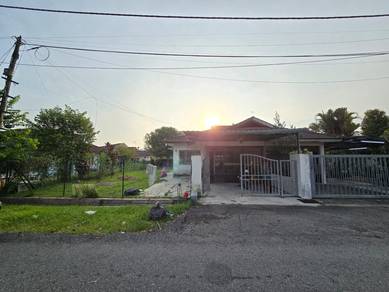 Semi-Detached House For Sale in Kalumpang,SGR