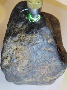 Bongkah Mentah Jadeite Hitam Ais Burma (Gred A)