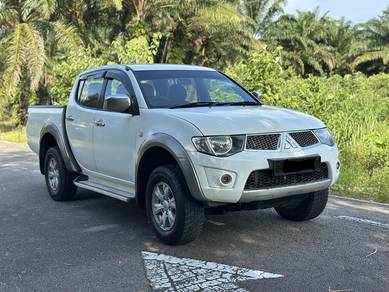 Mitsubishi Triton in Muar, JHR