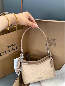 COACH Laurel 19 Shoulder Bag Beige Brand New