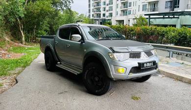 Mitsubishi Triton in Bandar Puteri Puchong, SGR