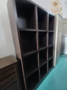 Rak Buku 12 Lubang