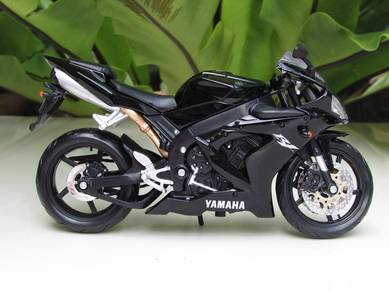 Maisto 1-12 Yamaha YZF R1 2004 Black Motorcycle