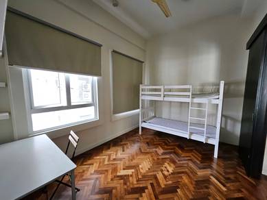 Condominium For Rent in Quayside