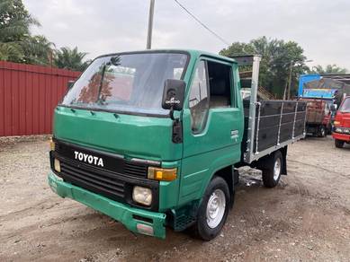 Lori Toyota Dyna Diesel 1 Ton lorry