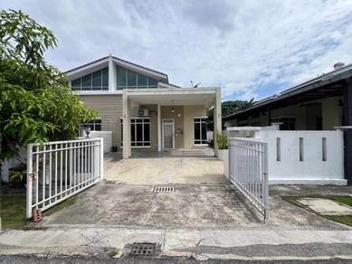 Semi-Detached House For Sale in Shah Alam,SGR