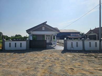 Bungalow House For Sale in Marang,TRG