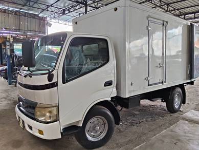 HINO WU 302 UBS 13 kaki Insulated AIS box