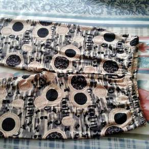 Stretchable pants for females