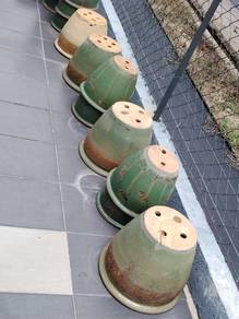Pasu bunga terpakai