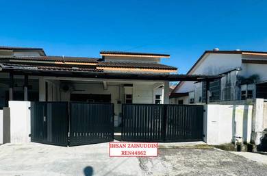 Semi-Detached House For Sale in Lunas,KDH