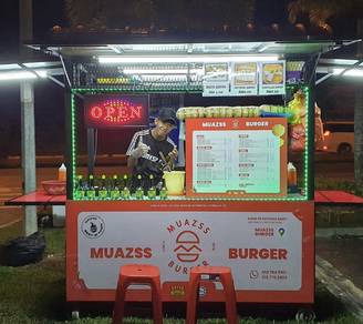 CREW STALL MUAZSs BURGER - JOM SERTAI KAMI